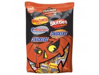 SNICKERS, 3 MUSKETEERS, SKITTLES & STARBURST Halloween Chocolate Candy Variety Mix 95.1-Ounce 250 Count (Pack of 1)