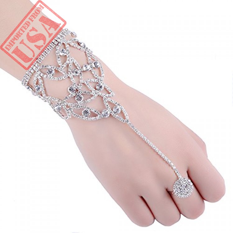 Amazon.com: YERTTER Women Butterfly Hand Chain Bracelet Butterfly Finger  Bracelet Finger Chain Rings Hand Jewelry for Teen Girls (Gold) : Clothing,  Shoes & Jewelry